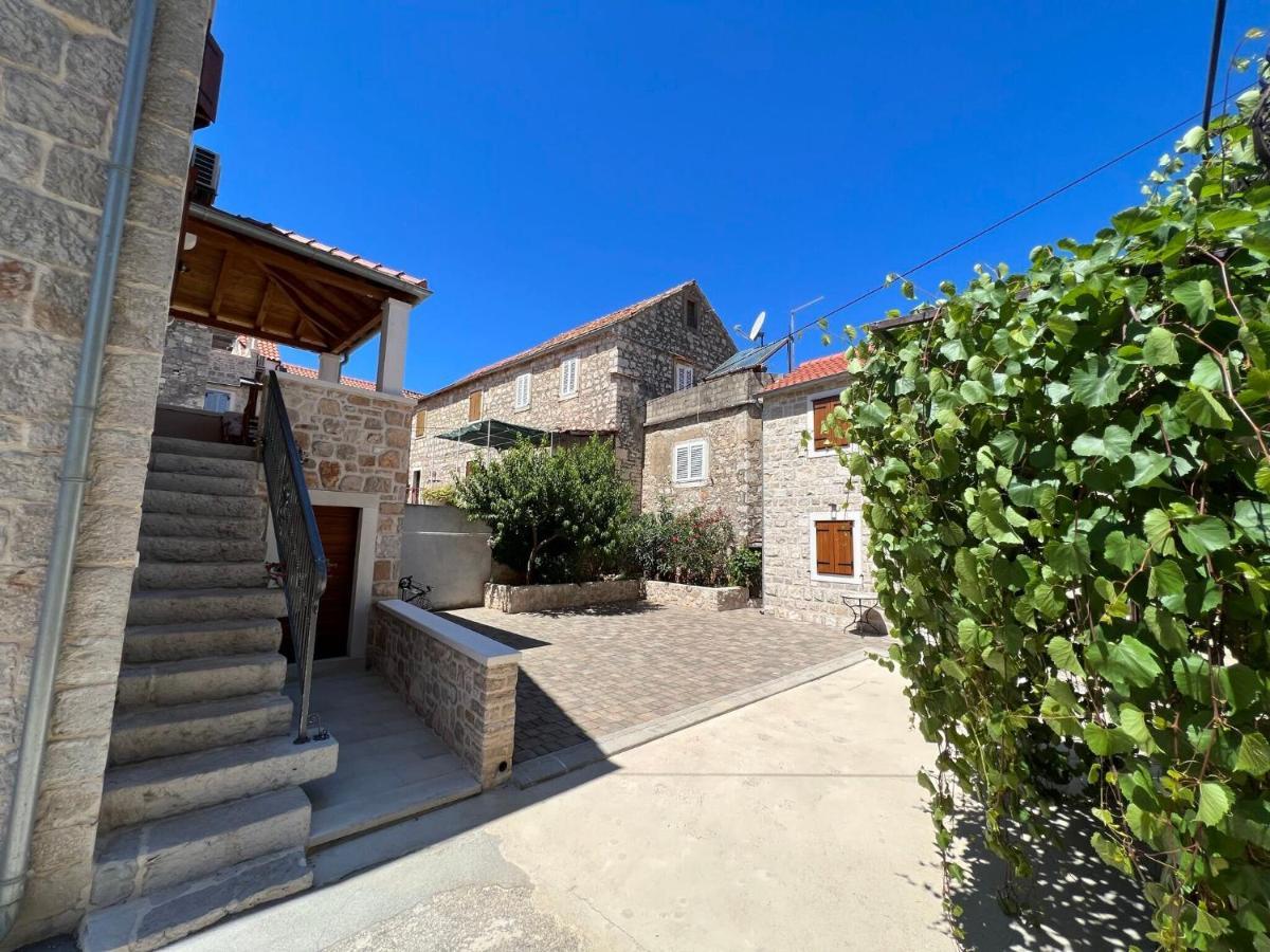 Villa House Tia à Vrboska Extérieur photo