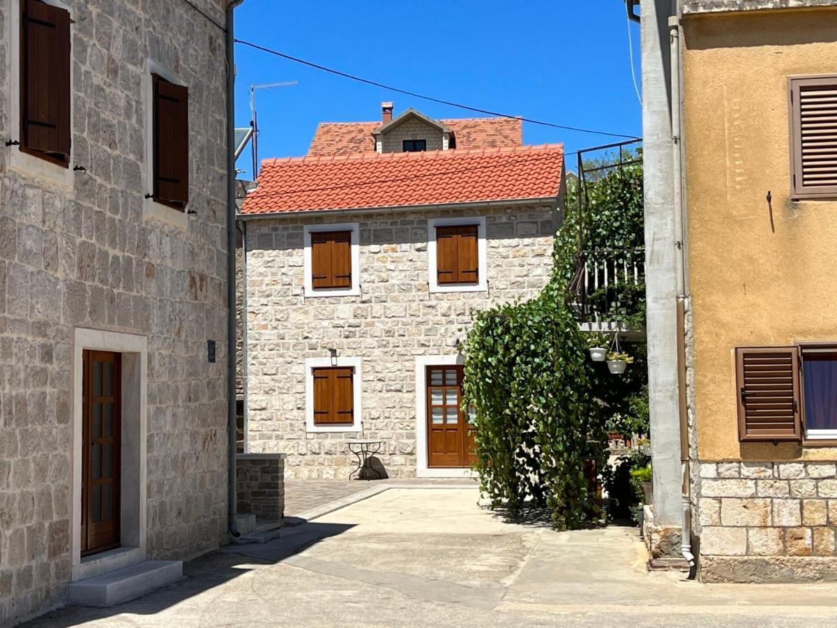 Villa House Tia à Vrboska Extérieur photo