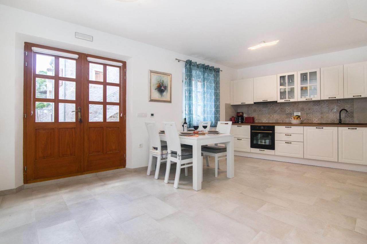 Villa House Tia à Vrboska Extérieur photo