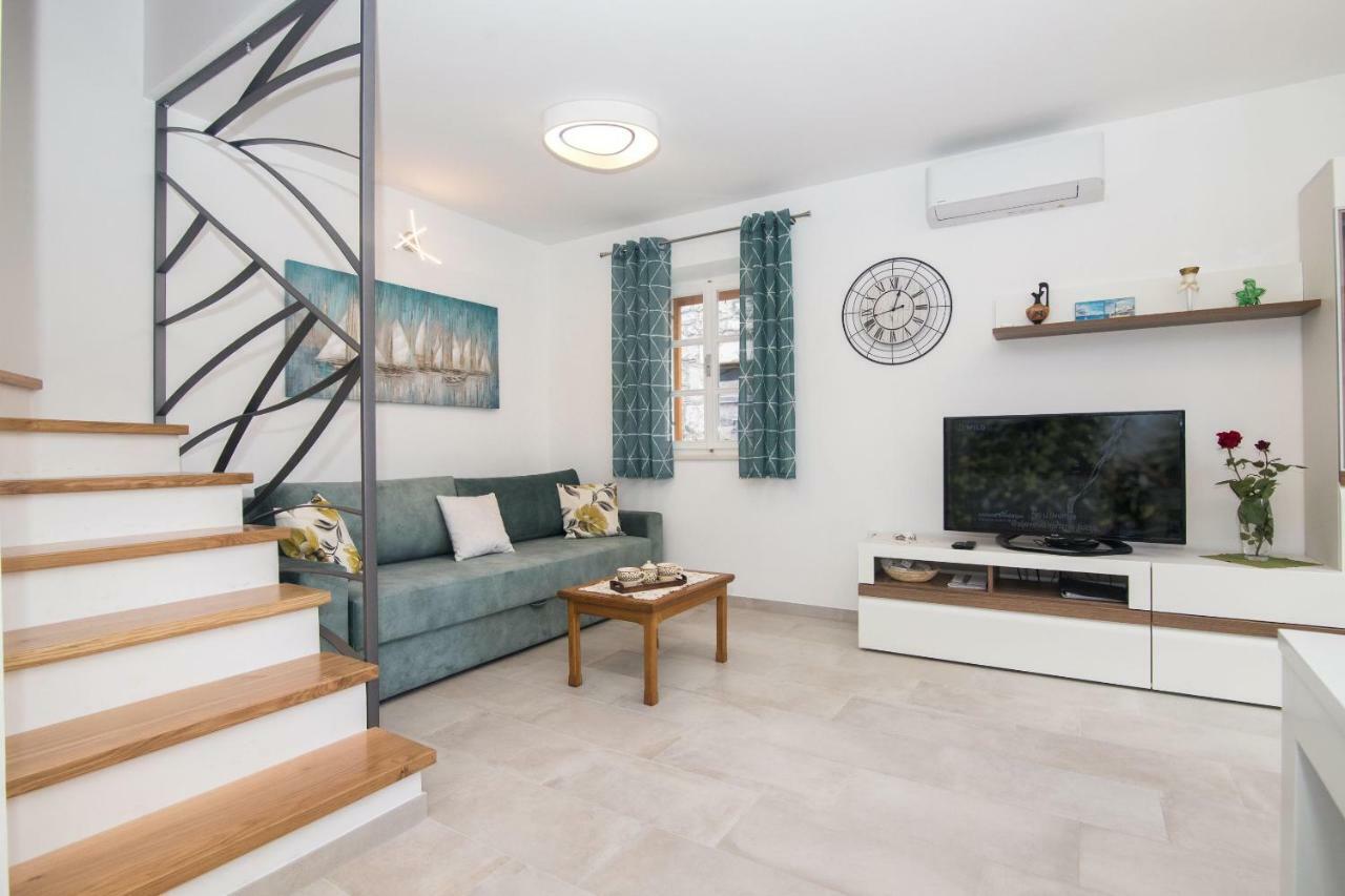 Villa House Tia à Vrboska Extérieur photo
